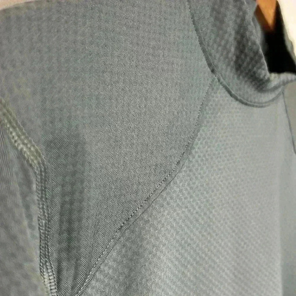 Under Armour Men's Fitted Cold Gear Base Layer Size Small Camping Hiking Warm - Picture 3 of 8